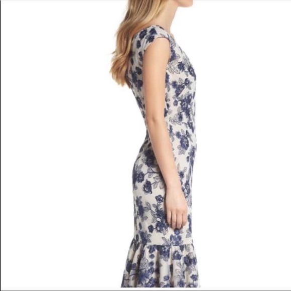 Gal Meets Glam Gown - Picture 3 of 4